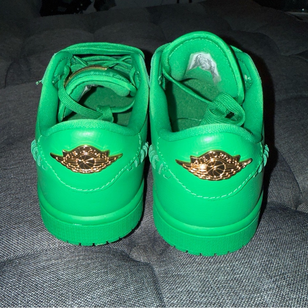 Women’s Air Jordan 1 Low Method of Make 'Lucky Green' US SIZE 6.5 - Picture 4 of 8